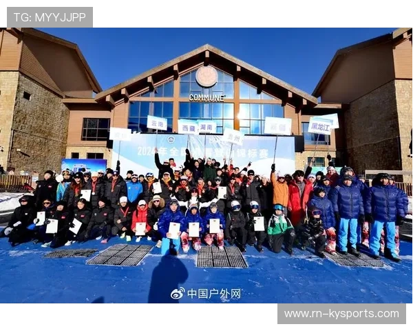 世界滑雪公开赛在赛后举办技术讲座帮助选手与教练交流，世界滑雪锦标赛时间